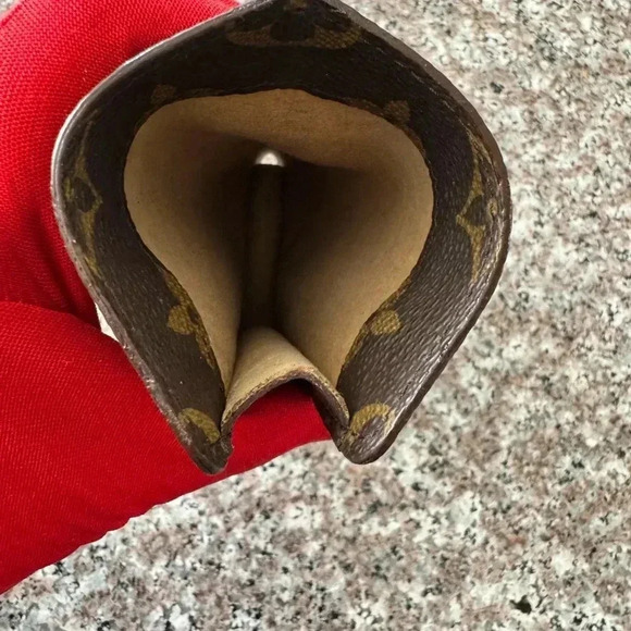 - Louis Vuitton monogram, eye glass case like new - Picture 9 of 14